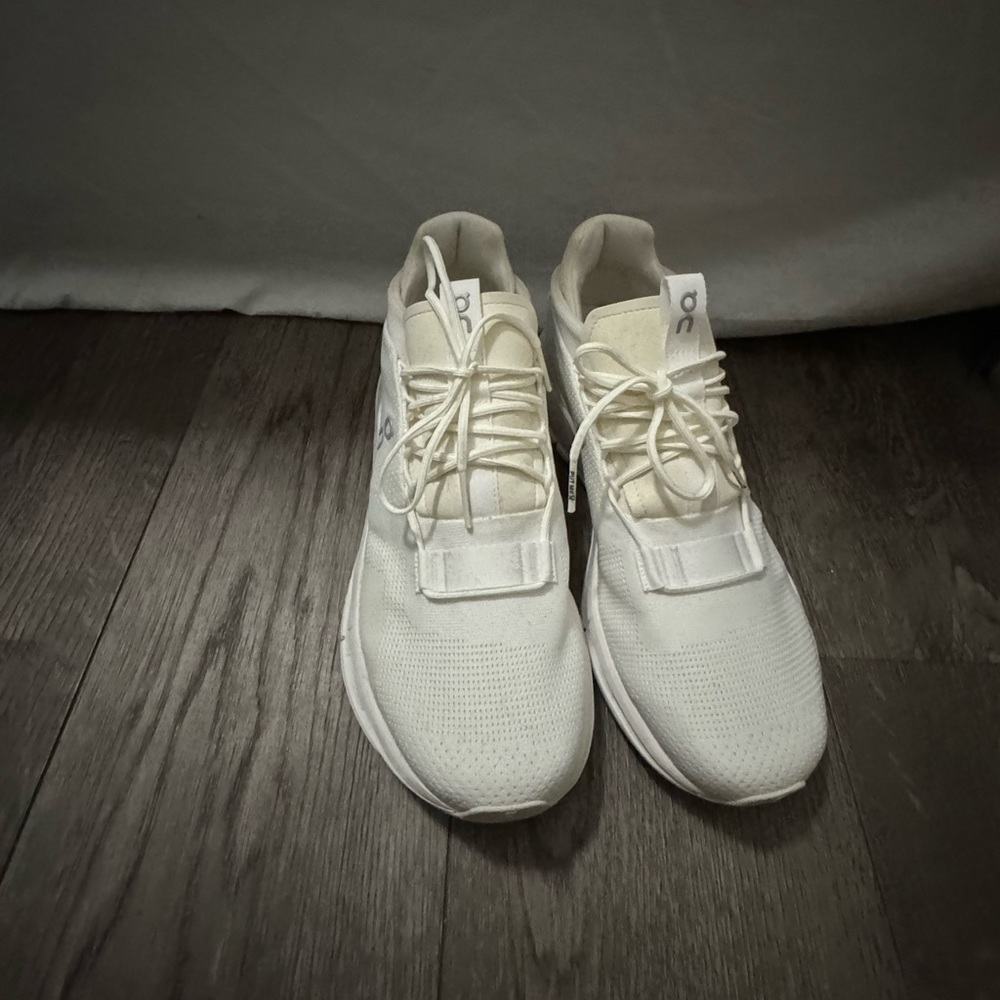 Women’s On CloudNova